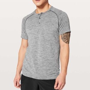 Lululemon Men’s Metal Vent Tech Short Sleeve Henley Shirt Gray Size Large